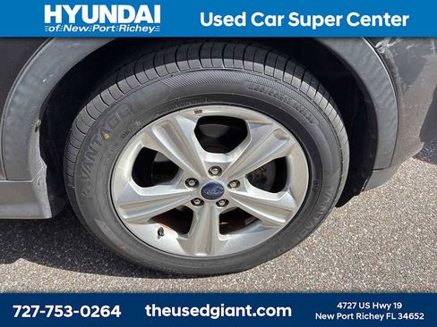 Used 2015 Ford Escape SE w/ Equipment Group 201A image 6