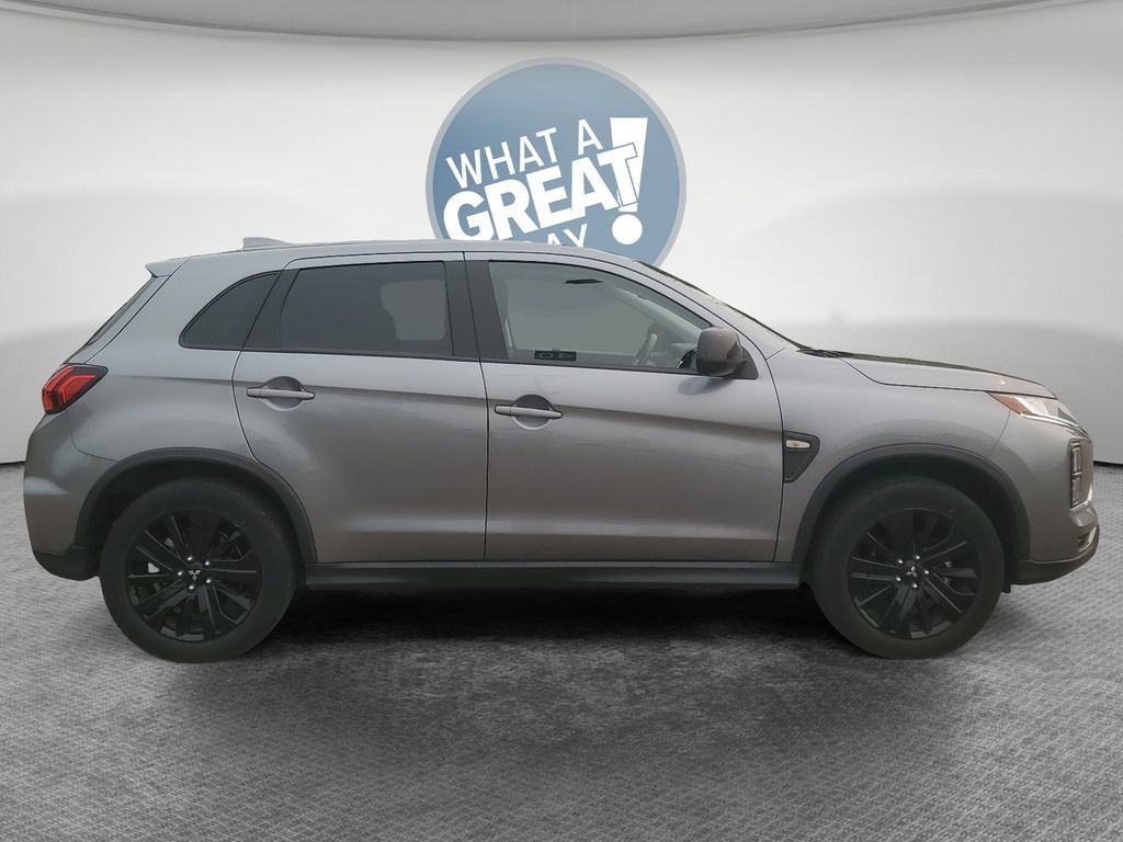 Used 2025 Mitsubishi Outlander Sport LE AWD/4WD image 2