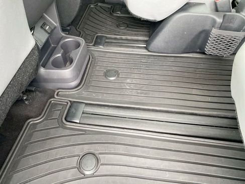 Used 2022 Toyota Sienna XLE w/ XLE Plus Package image 34