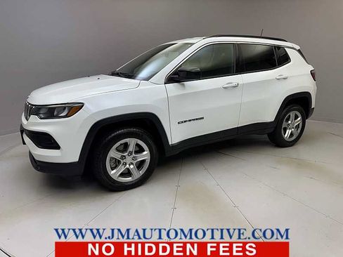 Used 2023 Jeep Compass Latitude w/ Convenience Group AWD/4WD image 1