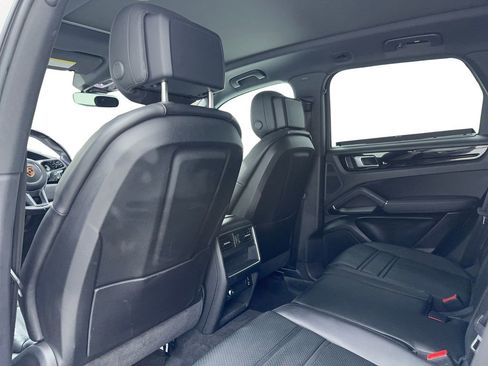 Used 2023 Porsche Cayenne AWD/4WD image 14