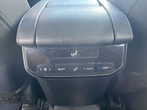 Used 2021 Toyota Highlander L FWD image 29