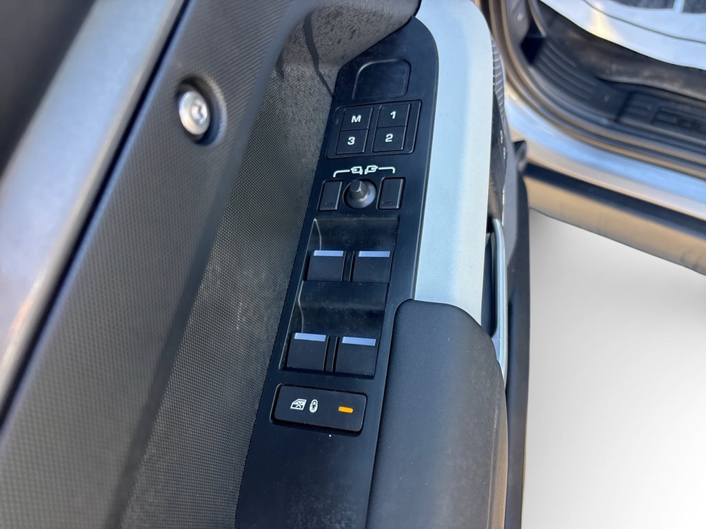 Used 2024 Land Rover Defender 110 S AWD/4WD image 27