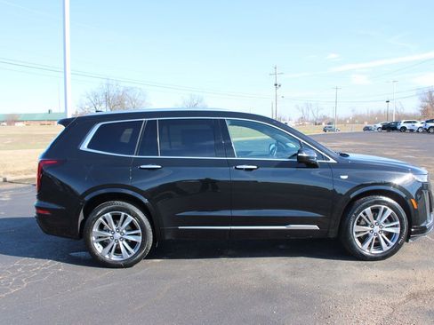 Used 2024 Cadillac XT6 Premium Luxury image 12