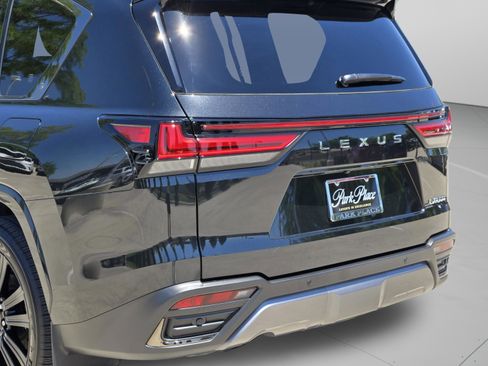 Used 2025 Lexus LX 600 4WD w/ Appearance Package image 42