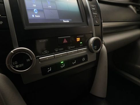 Used 2014 Toyota Camry LE FWD image 20