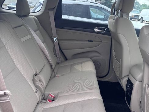Used 2018 Jeep Grand Cherokee Laredo AWD/4WD image 8