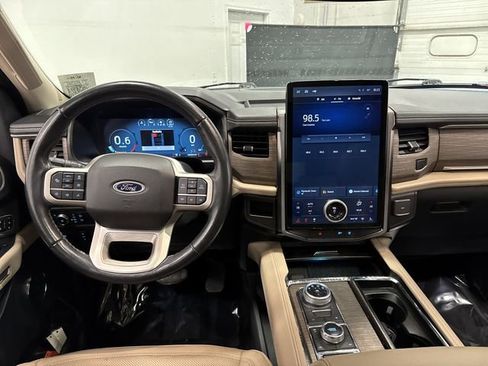 Used 2022 Ford Expedition Max Limited image 5