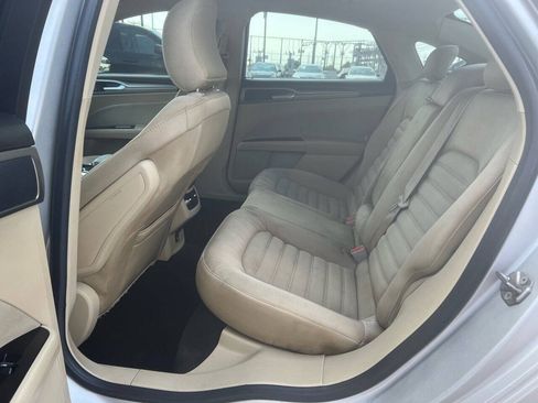 Used 2015 Ford Fusion SE FWD image 12