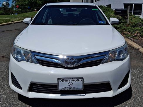 Used 2012 Toyota Camry LE FWD image 2