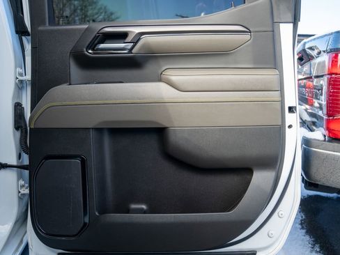 Used 2022 Chevrolet Silverado 1500 ZR2 w/ Technology Package image 16