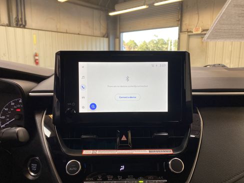 Used 2025 Toyota Corolla SE image 38