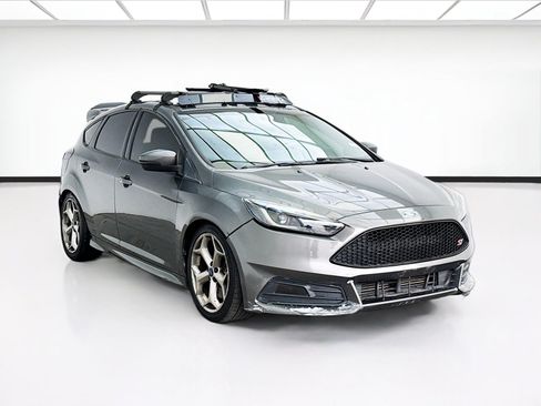Used 2016 Ford Focus ST FWD image 3
