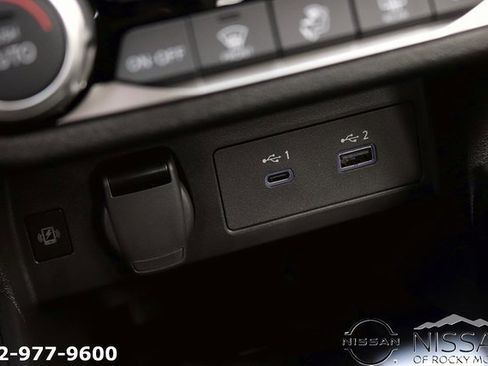 New 2025 Nissan Versa SR w/ Trunk Package image 20