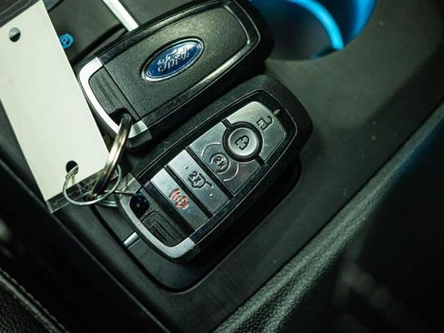 Used 2020 Ford Escape Titanium AWD/4WD image 22