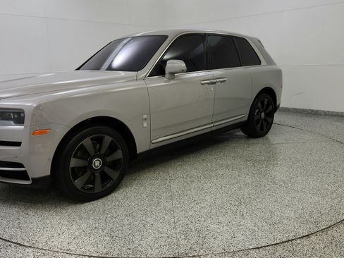 Used 2021 Rolls-Royce Cullinan AWD/4WD image 3