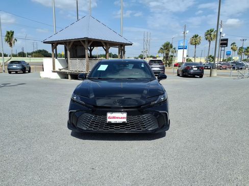 Used 2025 Toyota Camry SE w/ Convenience Package FWD image 3