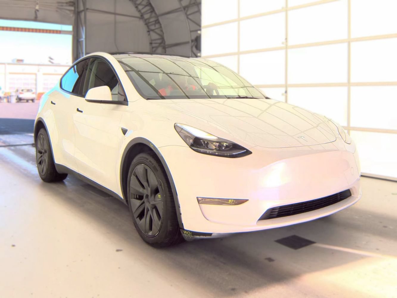 Used 2024 Tesla Model Y Long Range AWD/4WD image 4