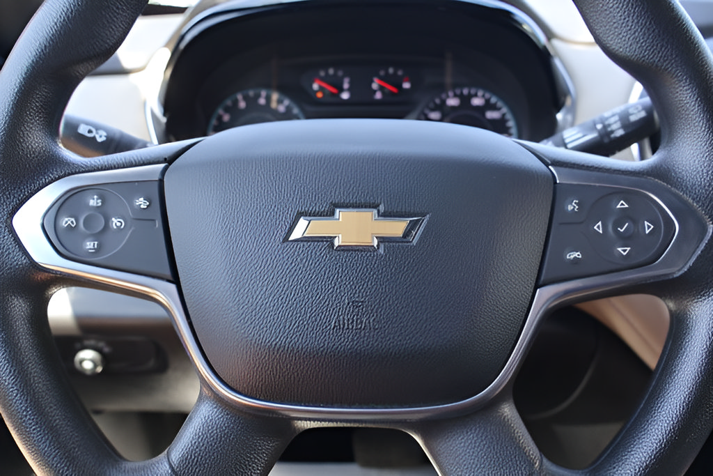 Used 2023 Chevrolet Traverse LS AWD/4WD image 19