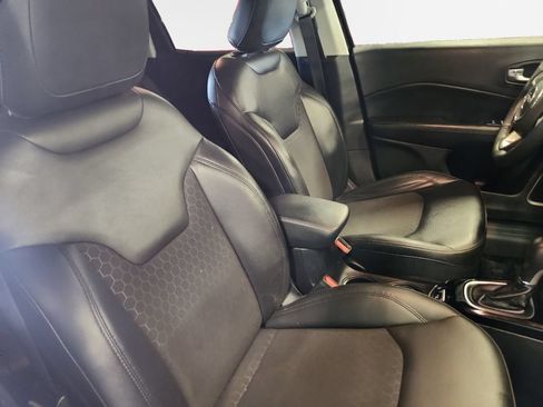 Used 2019 Jeep Compass Latitude AWD/4WD image 27