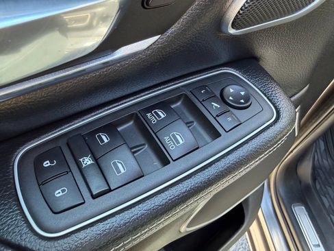 Used 2022 RAM 1500 Laramie AWD/4WD image 15