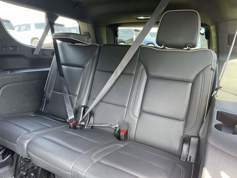 Used 2023 Chevrolet Suburban Premier image 12
