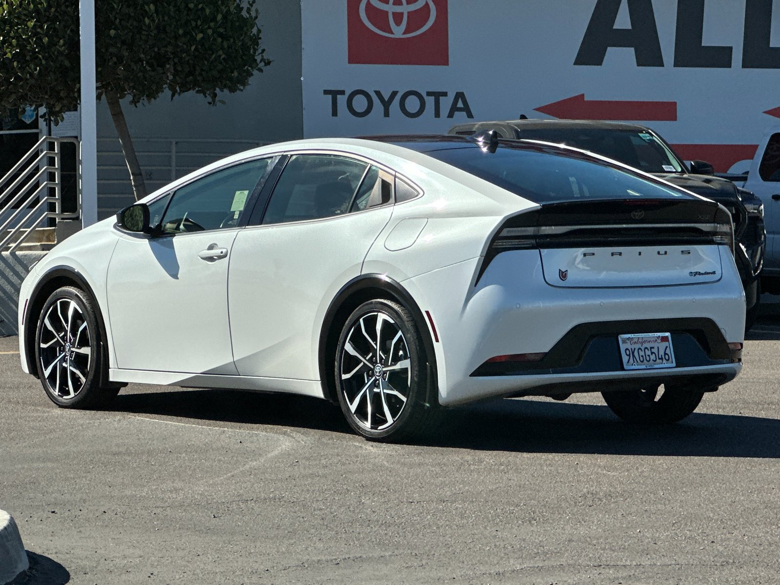 Used 2024 Toyota Prius Prime FWD image 3