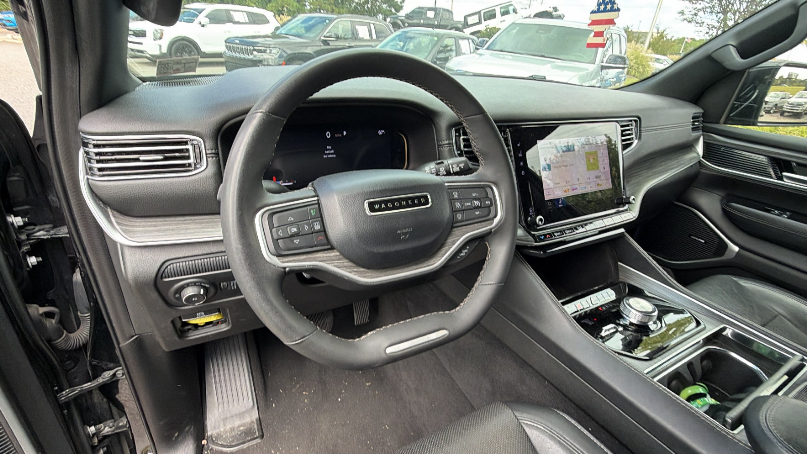 Used 2024 Jeep Wagoneer L Series II w/ Flexible Seating Group AWD/4WD image 27