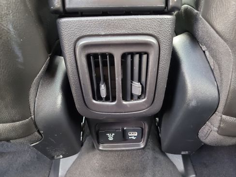 Used 2018 Jeep Compass Latitude w/ Popular Equipment Group FWD image 32