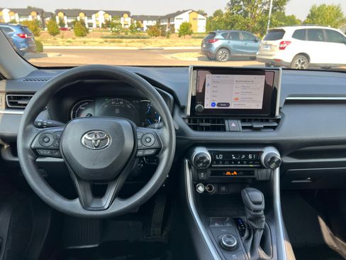 Used 2025 Toyota RAV4 LE AWD/4WD image 19
