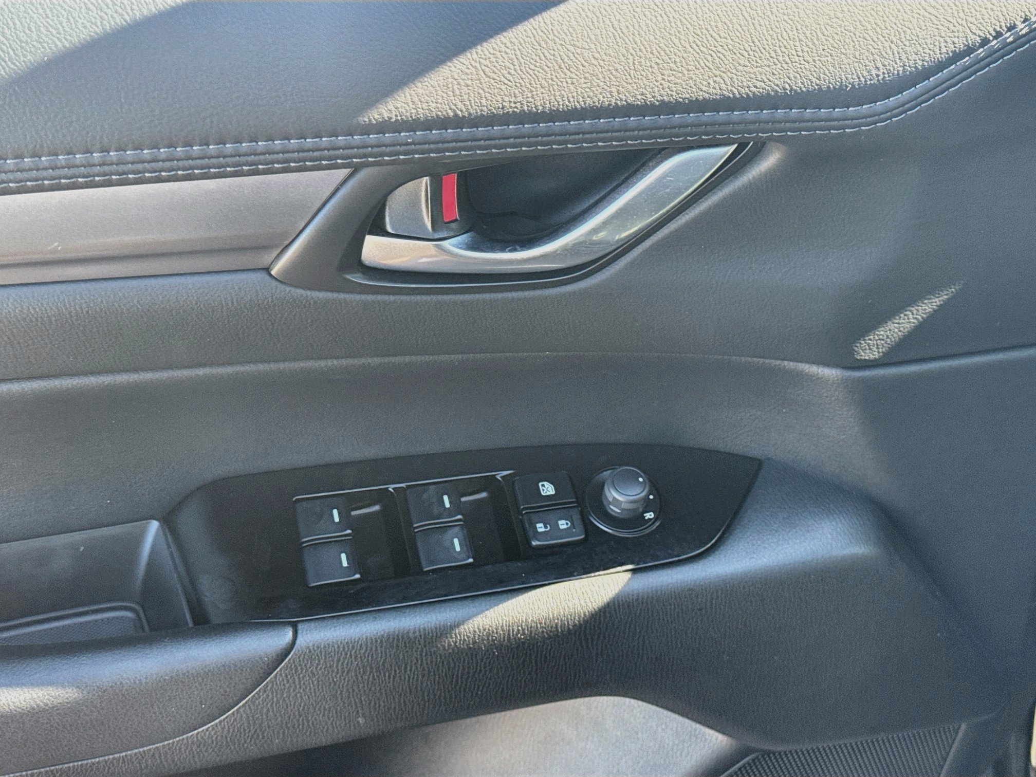 Used 2025 MAZDA CX-5 AWD 2.5 S w/ Select Package image 15