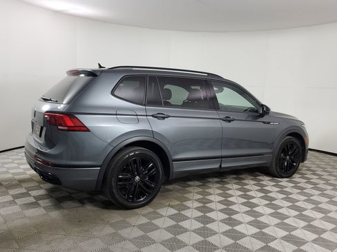 Used 2022 Volkswagen Tiguan SE R-Line image 11