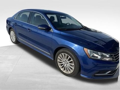 Used 2016 Volkswagen Passat 1.8T SE FWD image 3