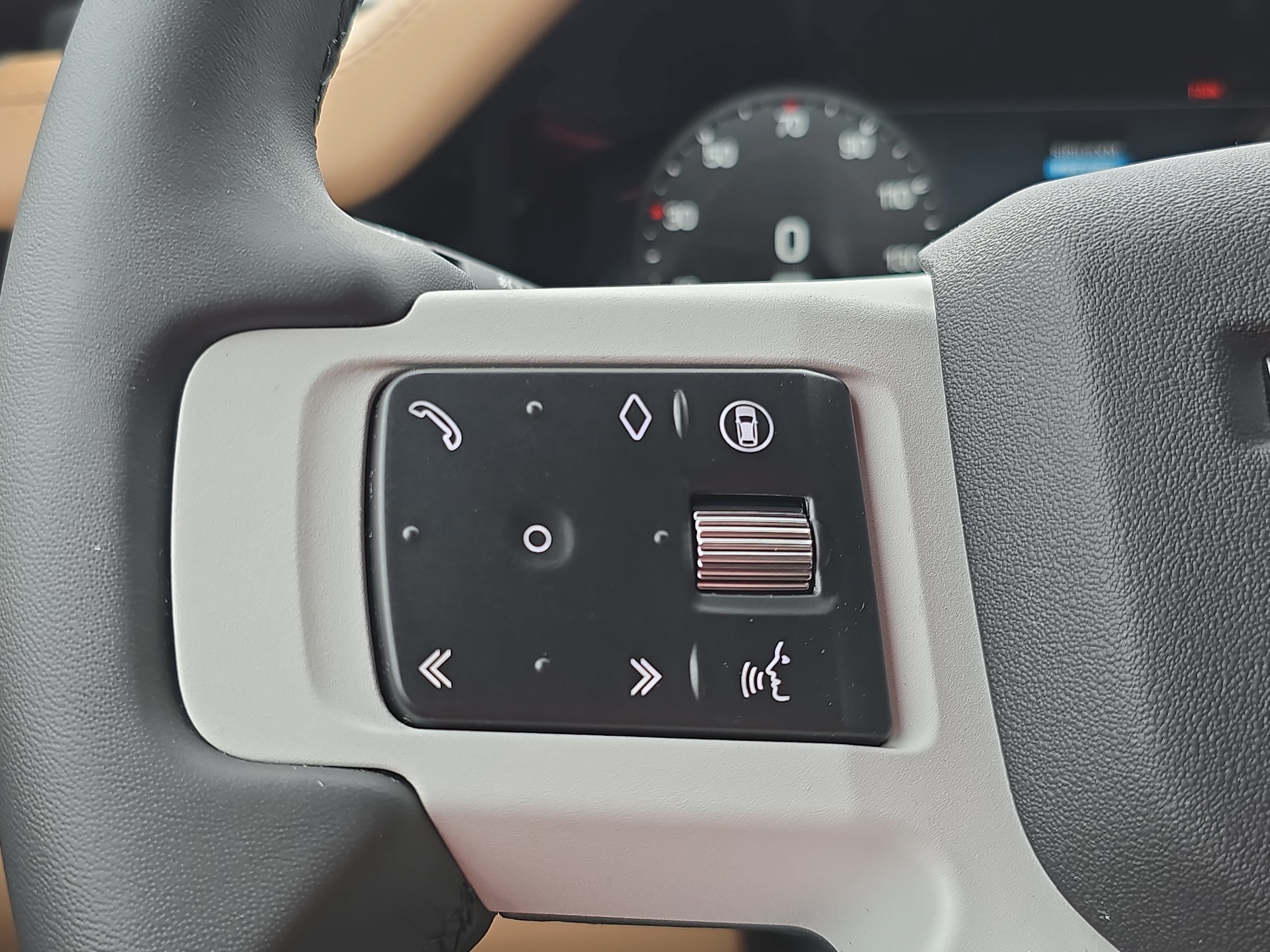 New 2026 Land Rover Defender 110 X-Dynamic SE AWD/4WD image 16