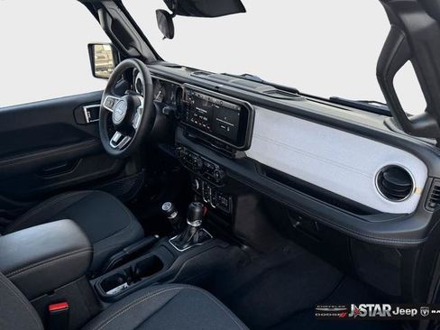 Used 2025 Jeep Wrangler Unlimited Sahara AWD/4WD image 18