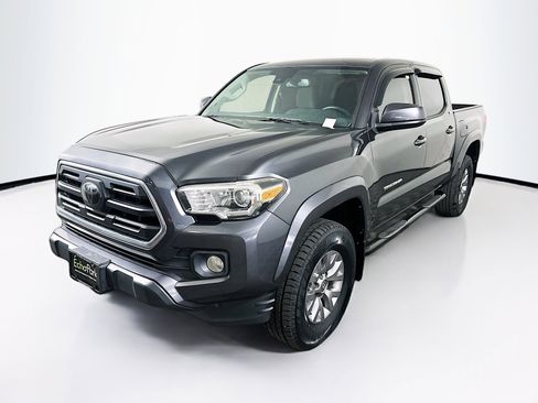 Used 2018 Toyota Tacoma SR5 image 3