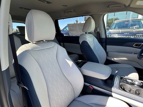 New 2026 Kia Carnival EX FWD image 30
