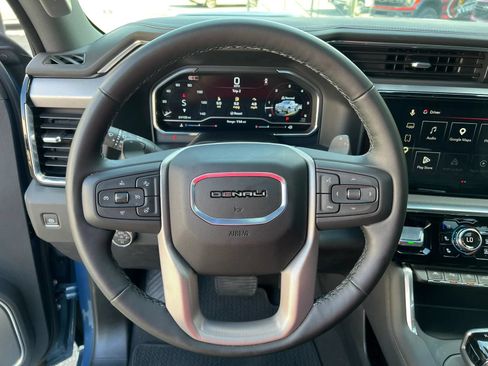 Used 2025 GMC Sierra 1500 Denali w/ Technology Package AWD/4WD image 14