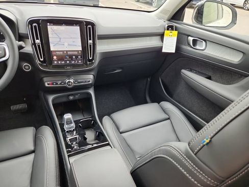 Certified 2026 Volvo XC40 B5 Plus w/ Climate Package AWD/4WD image 12