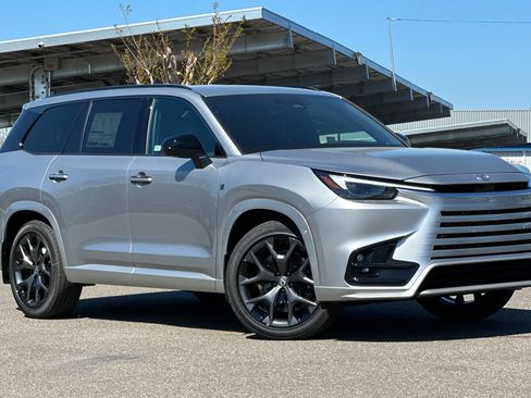 New 2026 Lexus TX 500h AWD image 2