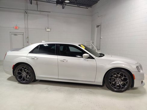 Used 2019 Chrysler 300 S w/ S Model Appearance Package RWD image 5