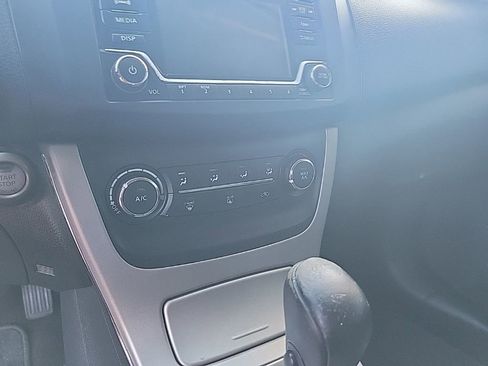 Used 2015 Nissan Sentra SV FWD image 27