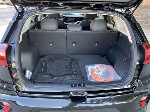 Used 2022 Kia Niro LXS image 12