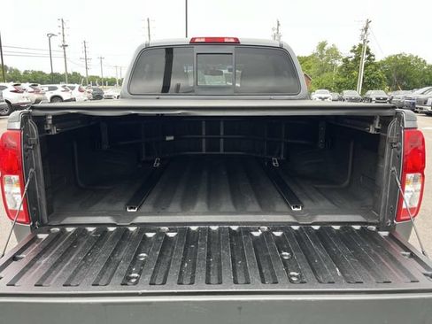 Used 2016 Nissan Frontier SV w/ SV Value Truck Package AWD/4WD image 11