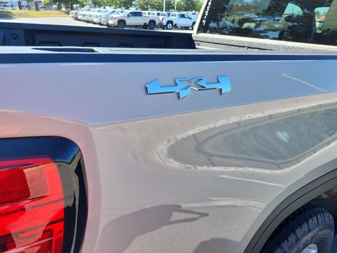 New 2026 GMC Sierra 1500 SLE image 5