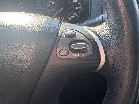 Used 2015 Nissan Pathfinder SL image 22