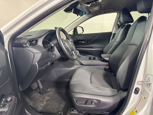 Used 2023 Toyota Venza LE AWD/4WD image 11