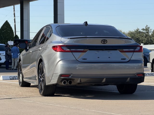 Used 2025 Toyota Camry XSE FWD image 4