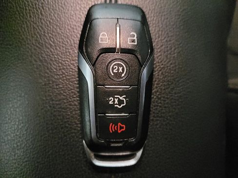 Used 2017 Ford Mustang Coupe RWD image 32