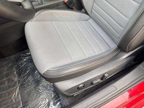 Used 2025 Volkswagen Jetta SE FWD image 28